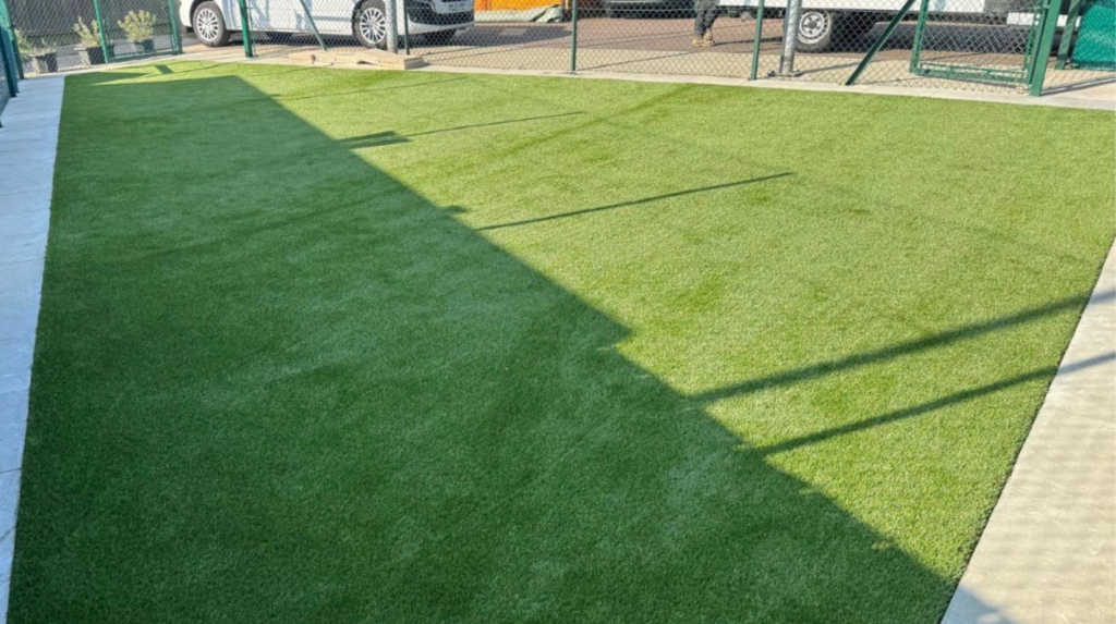 Artificial turf for dog runs