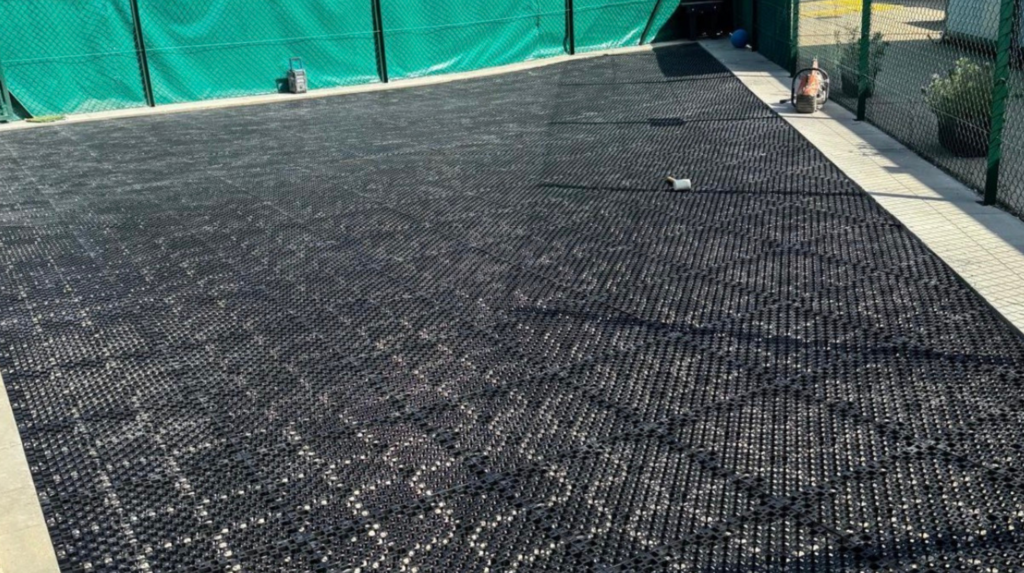Artificial turf for dog runs
