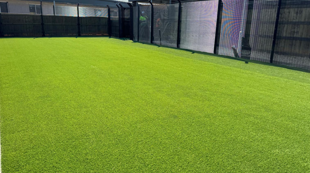 Dog kennel artificial grass